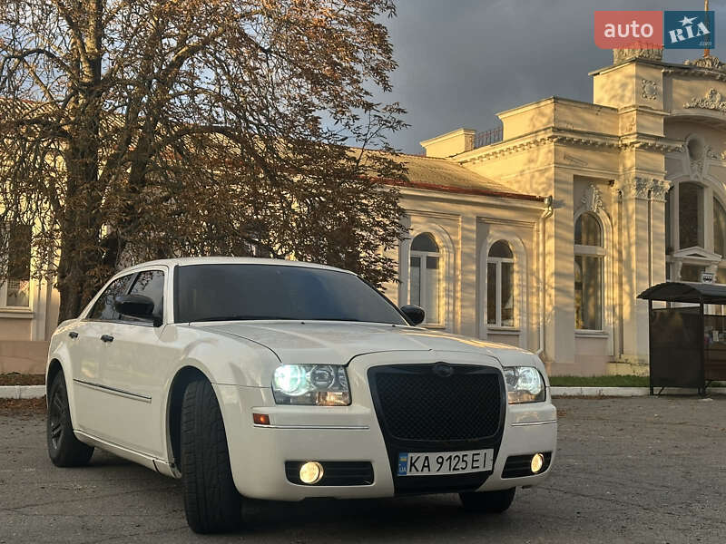 Седан Chrysler 300C 2008 в Умані