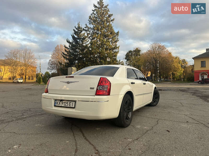 Седан Chrysler 300C 2008 в Умані