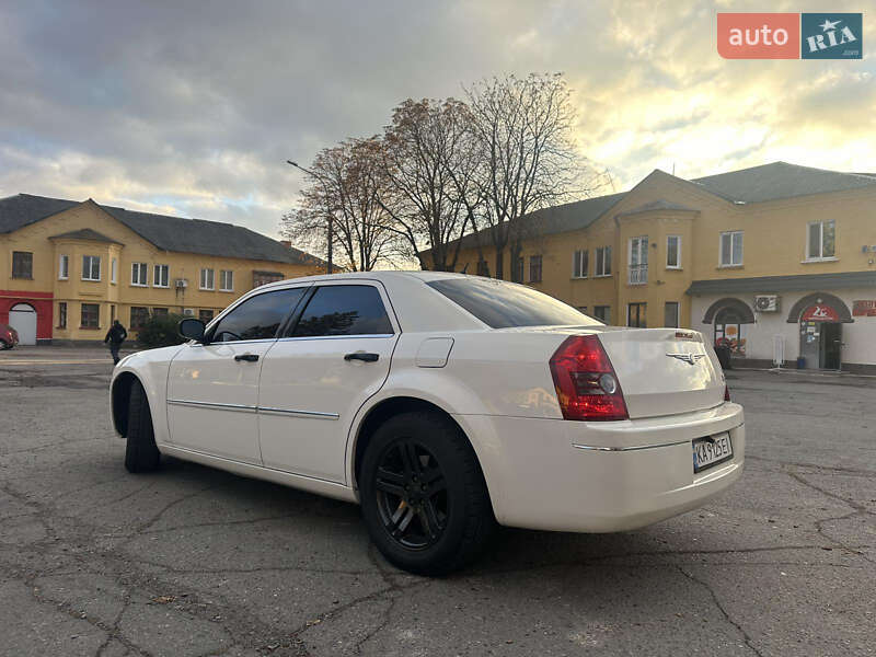 Седан Chrysler 300C 2008 в Умані
