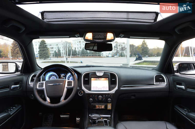 Седан Chrysler 300C 2014 в Києві