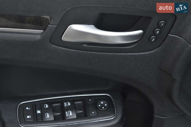 Седан Chrysler 300C 2014 в Києві