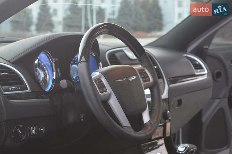 Седан Chrysler 300C 2014 в Києві