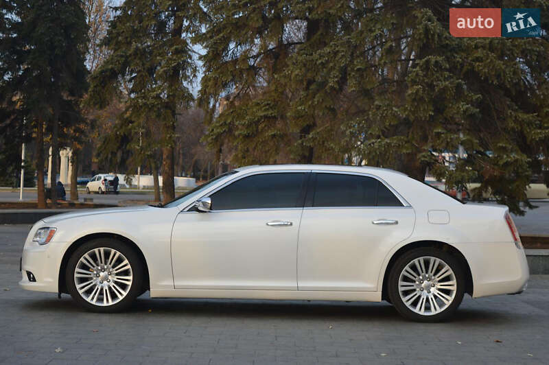 Седан Chrysler 300C 2014 в Києві