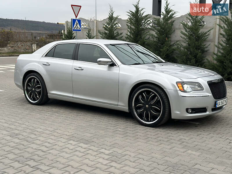 Седан Chrysler 300C 2012 в Могилів-Подільському