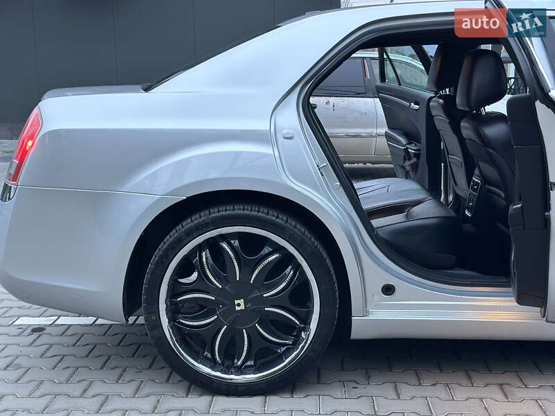 Седан Chrysler 300C 2012 в Могилів-Подільському