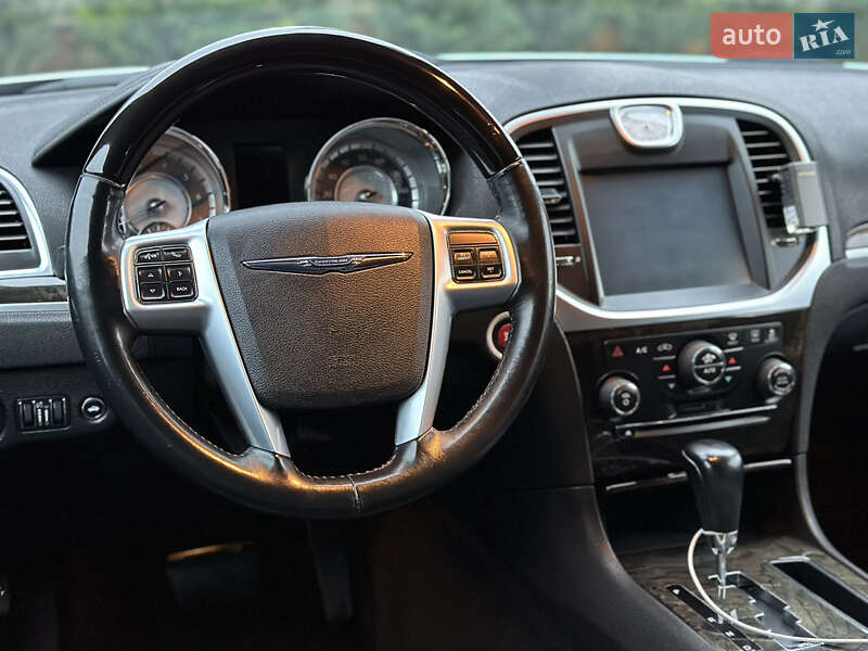 Седан Chrysler 300C 2012 в Могилів-Подільському