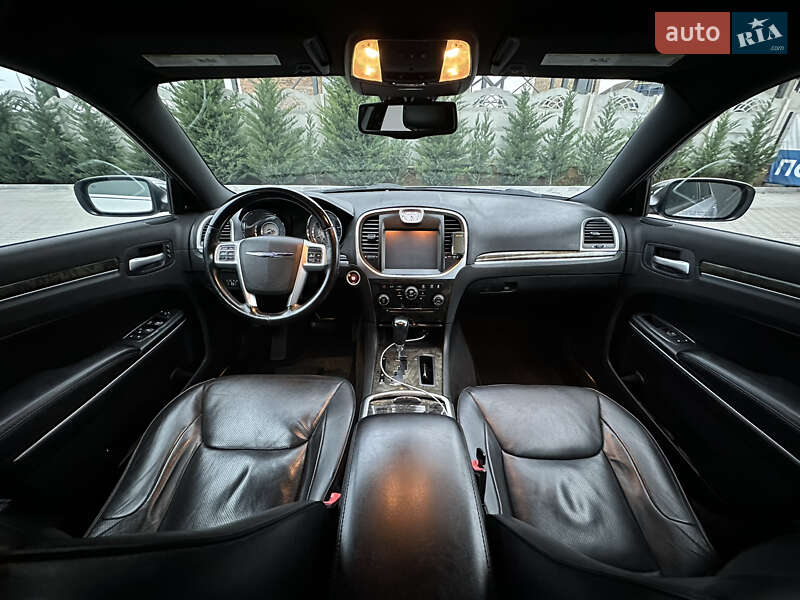 Седан Chrysler 300C 2012 в Могилів-Подільському