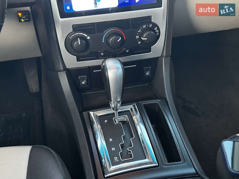 Седан Chrysler 300C 2006 в Львове