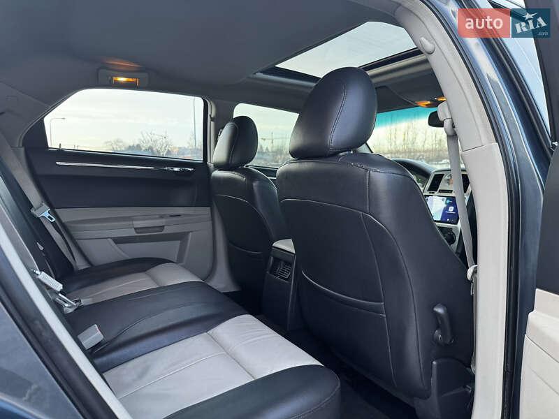 Седан Chrysler 300C 2006 в Львове