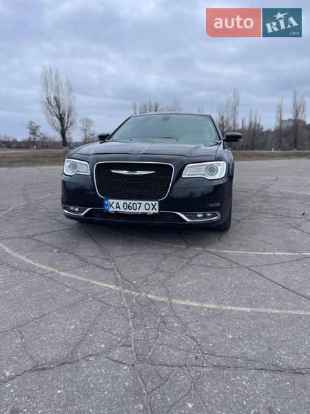 Седан Chrysler 300C 2015 в Києві