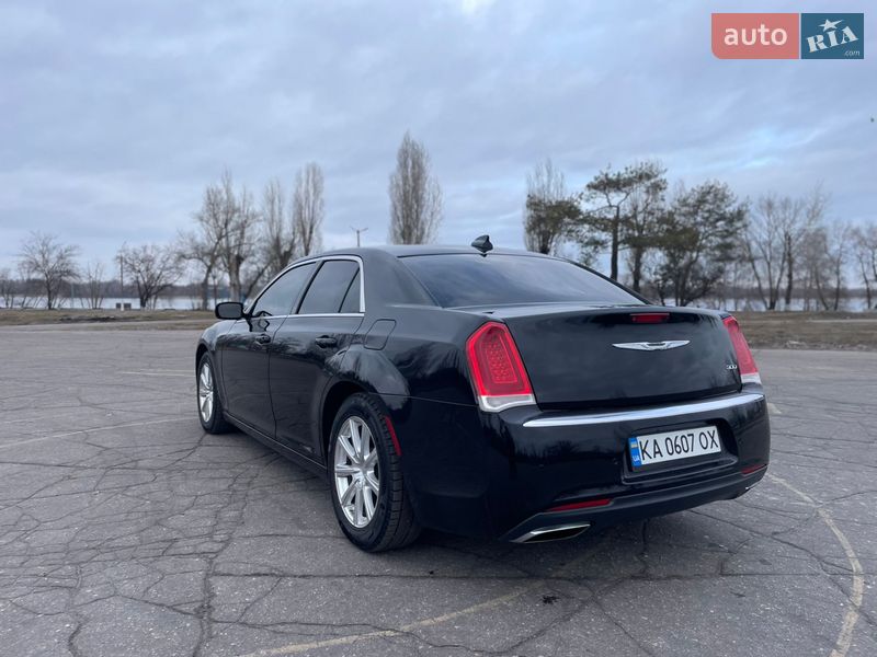Седан Chrysler 300C 2015 в Києві