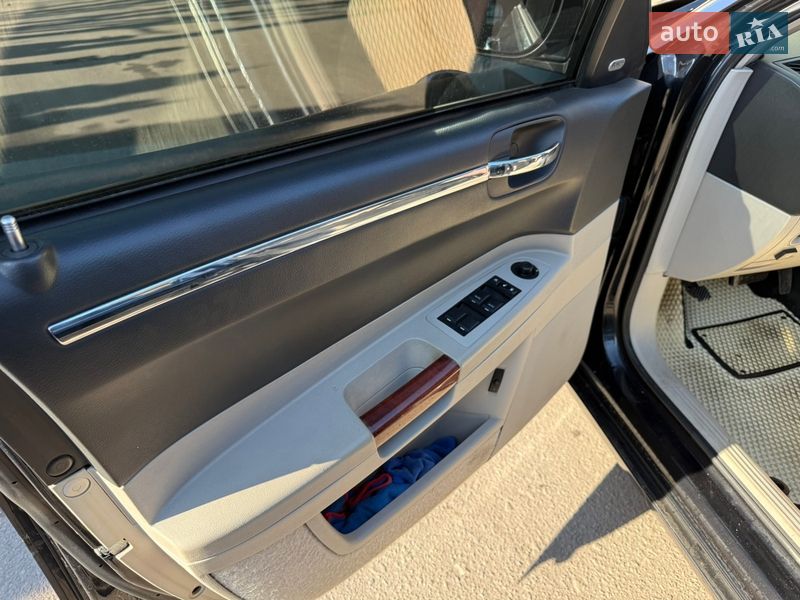 Седан Chrysler 300C 2005 в Виннице