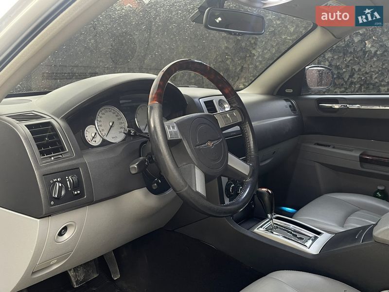 Седан Chrysler 300C 2006 в Львове