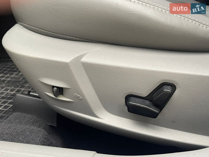 Седан Chrysler 300C 2006 в Львове