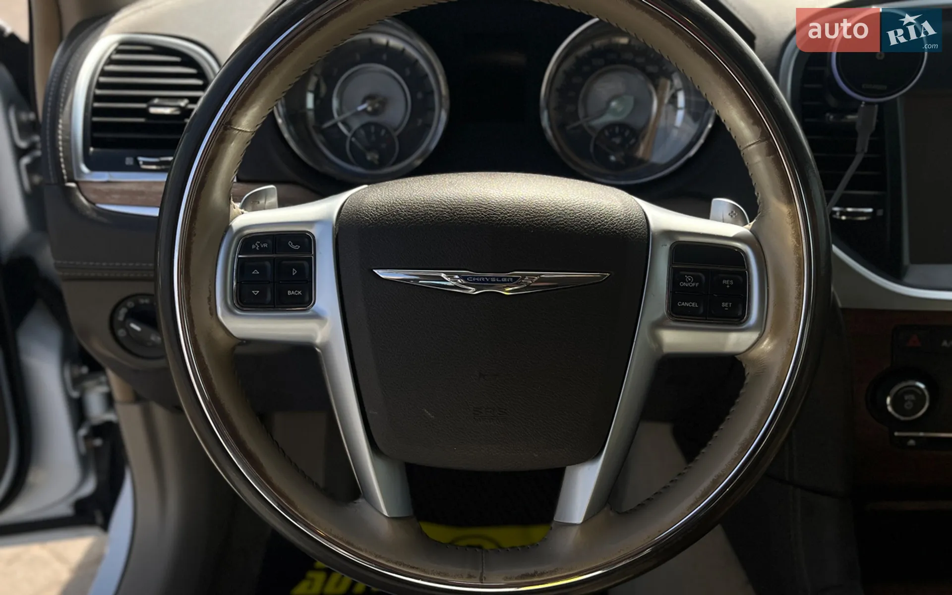 2012 Chrysler 300C - мініатюра 16