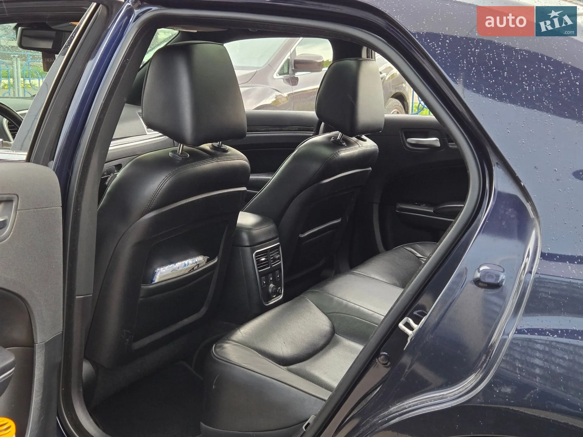 2012 Chrysler 300C - мініатюра 16