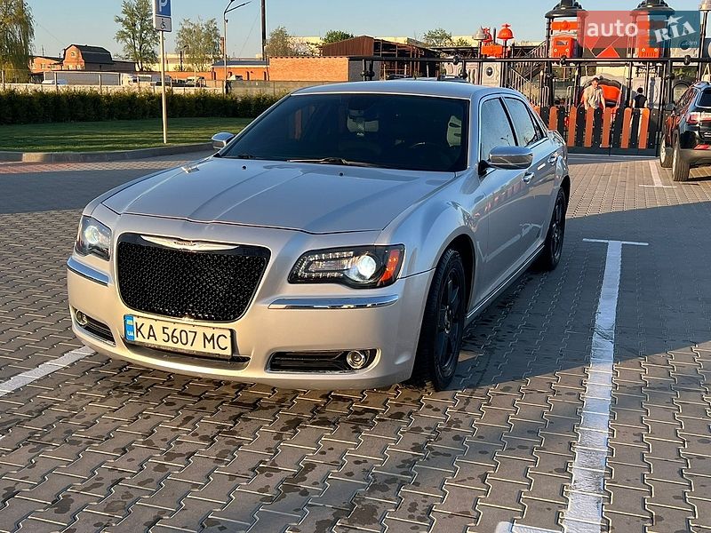 Седан Chrysler 300C 2012 в Виннице