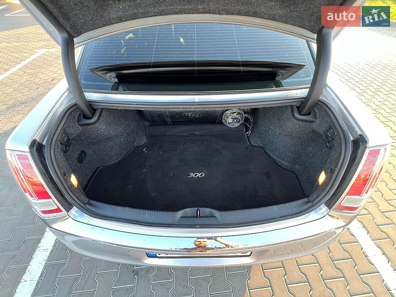 Седан Chrysler 300C 2012 в Виннице