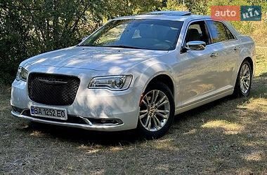 Седан Chrysler 300C 2016 в Киеве