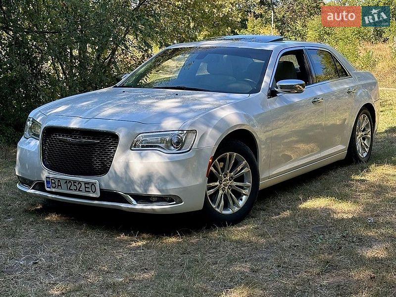 Седан Chrysler 300C 2016 в Киеве