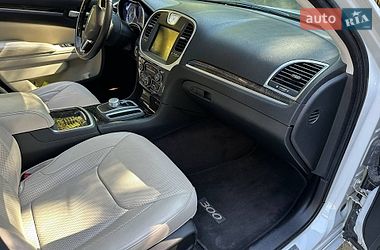Седан Chrysler 300C 2016 в Киеве