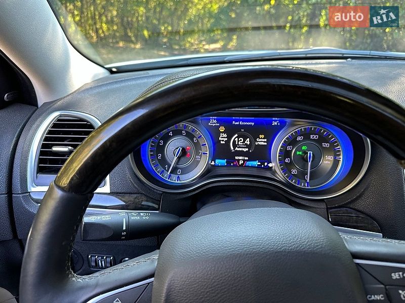 Седан Chrysler 300C 2016 в Киеве