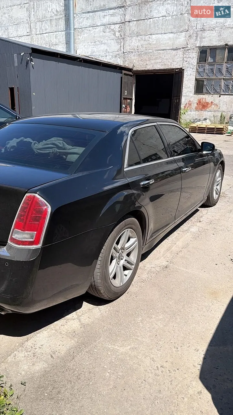 2011 Chrysler 300C - мініатюра 2