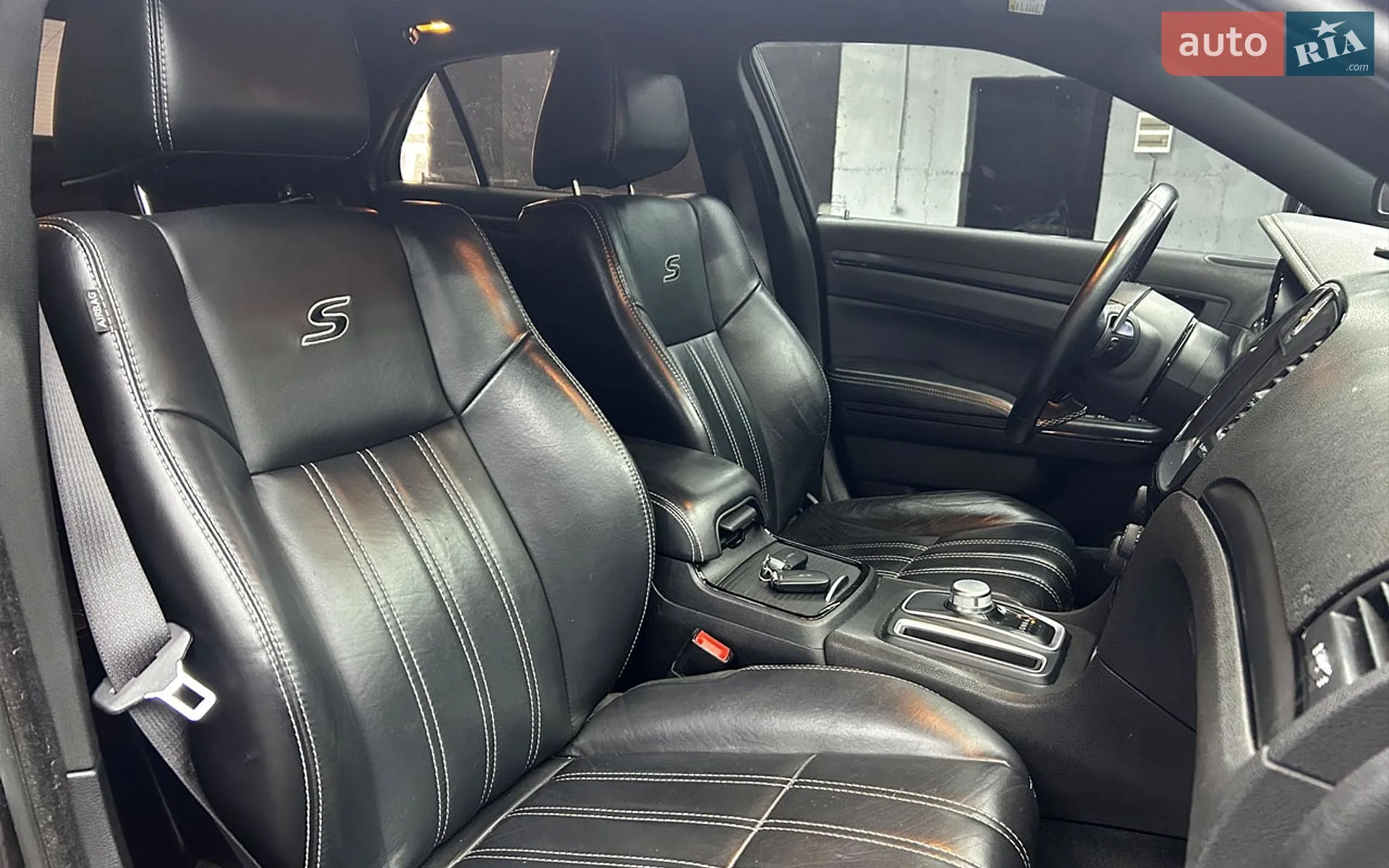 2015 Chrysler 300C - мініатюра 27