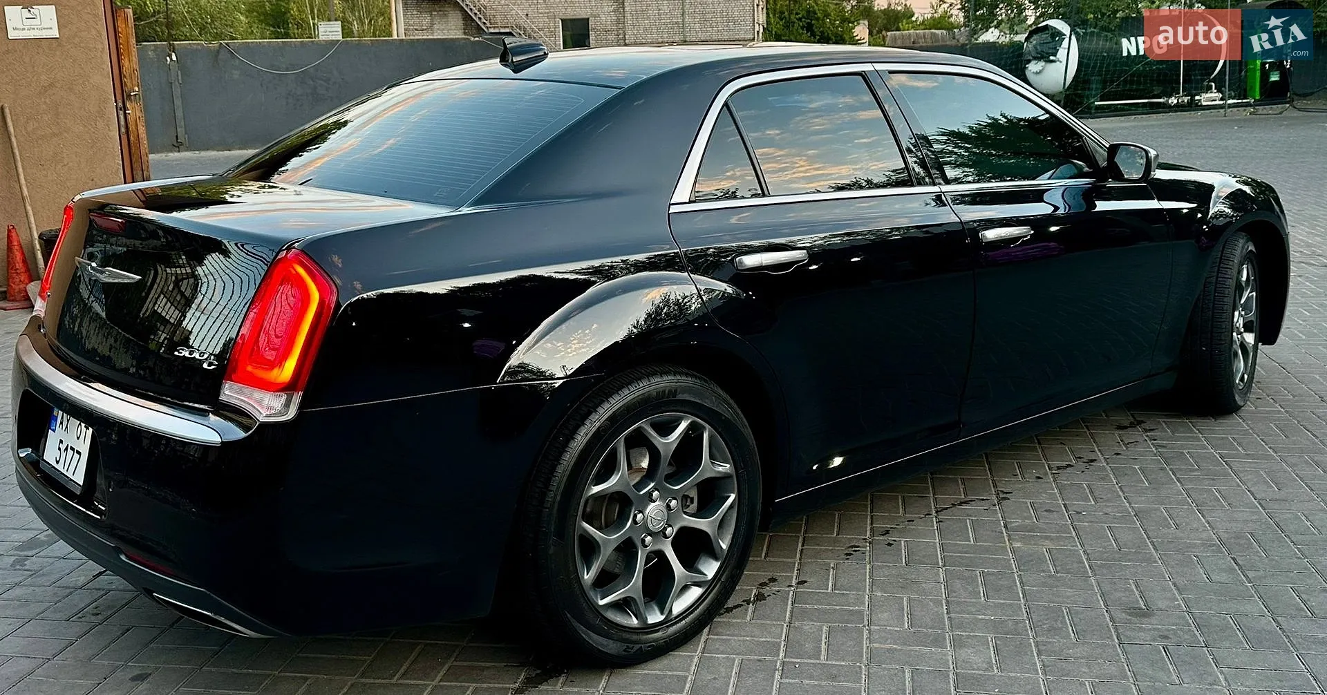 2016 Chrysler 300C - мініатюра 3