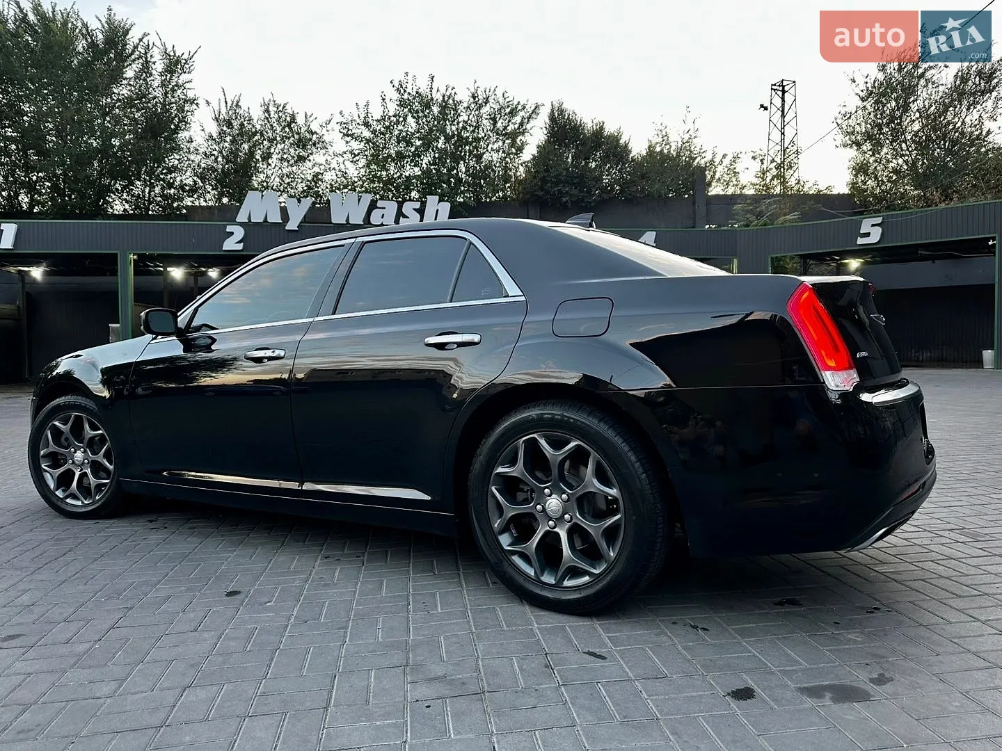 2016 Chrysler 300C - мініатюра 8
