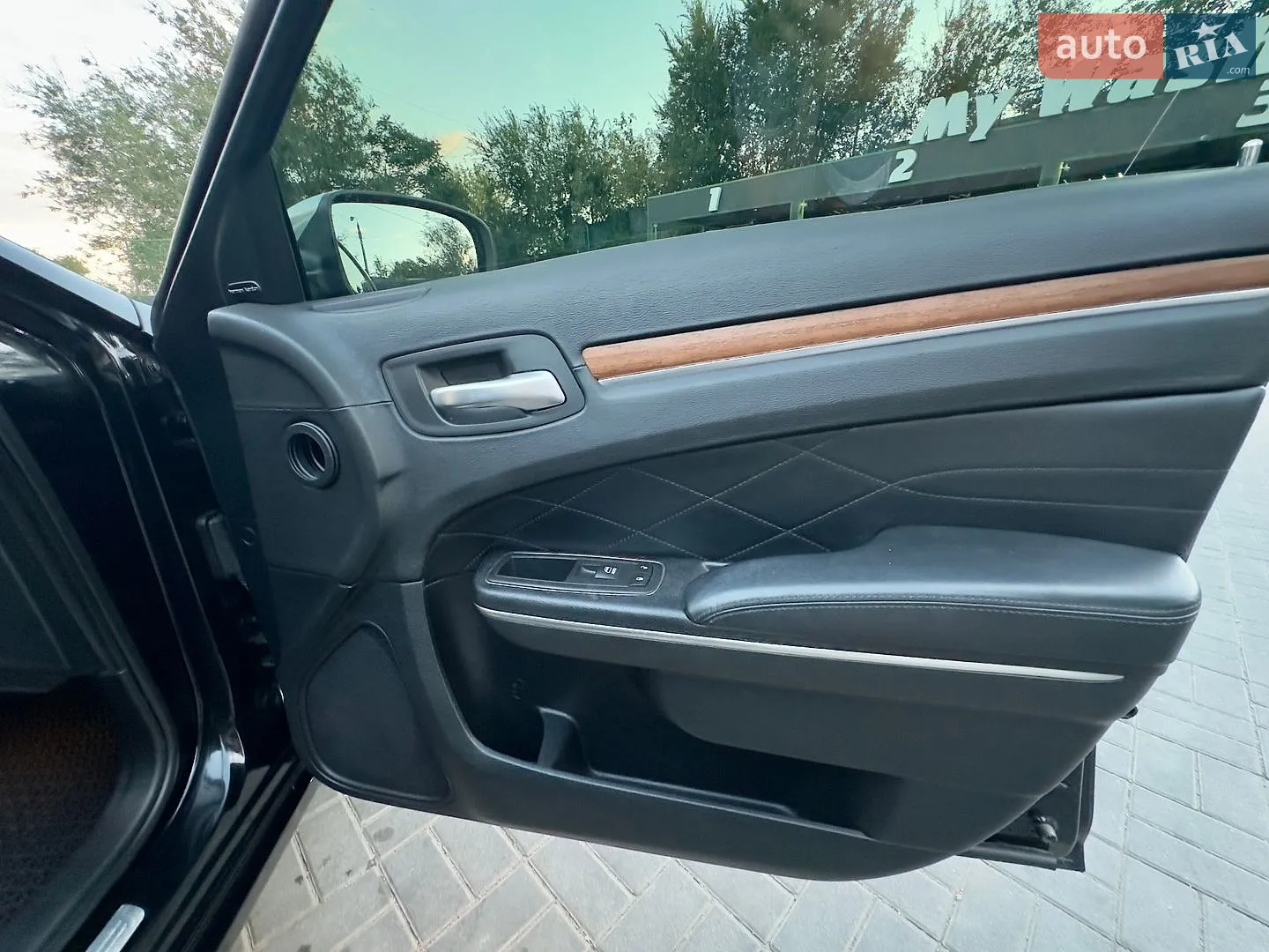 2016 Chrysler 300C - мініатюра 17