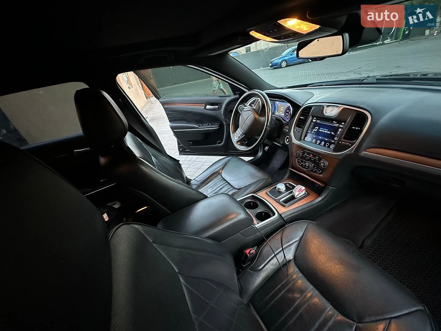 2016 Chrysler 300C - мініатюра 19