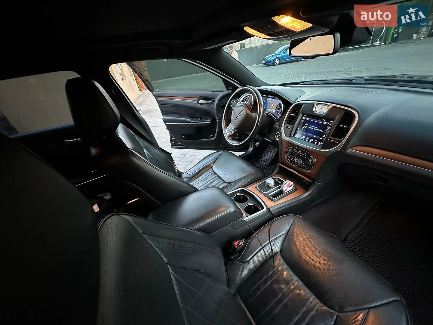 2016 Chrysler 300C - мініатюра 20
