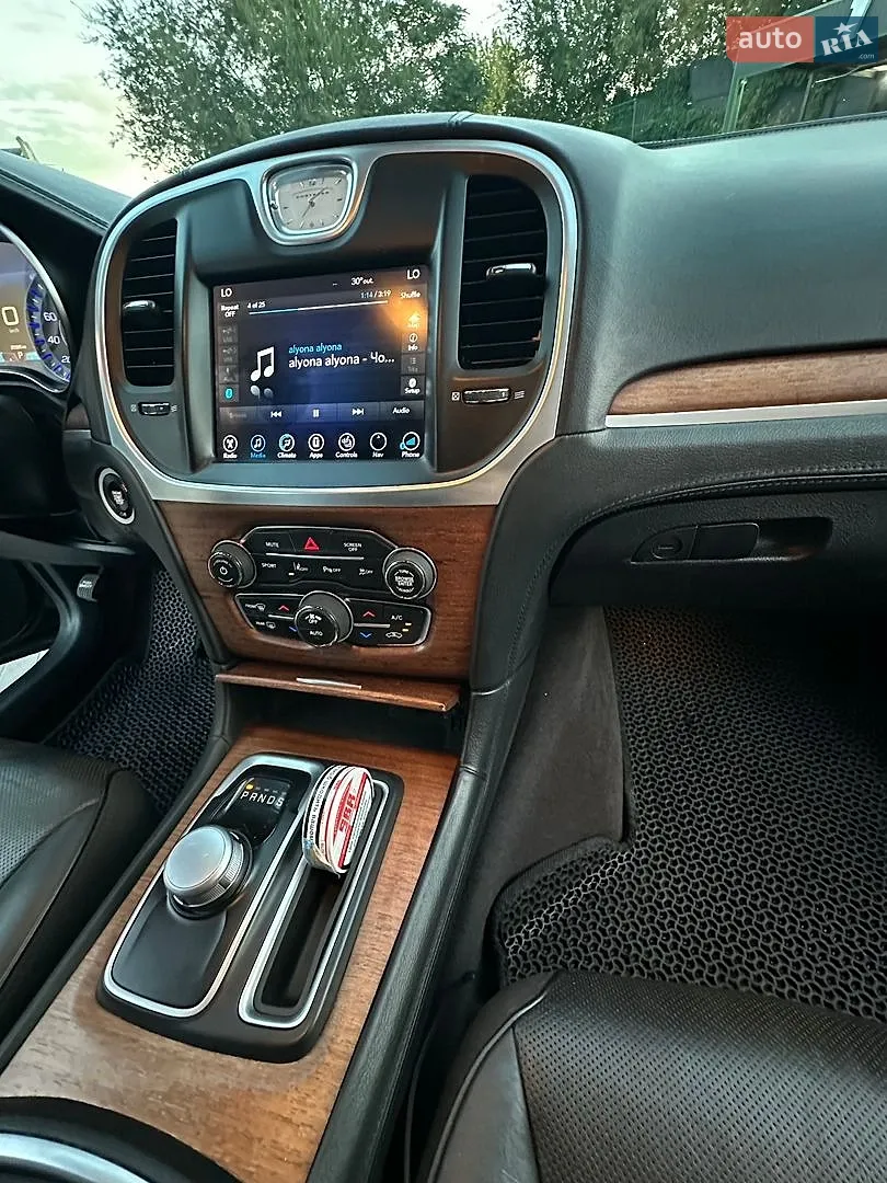 2016 Chrysler 300C - мініатюра 21