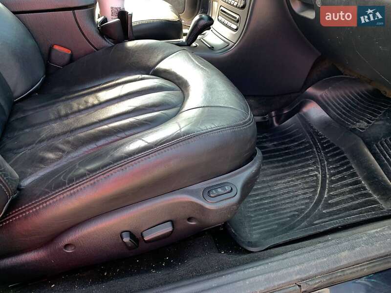 Седан Chrysler 300M 2002 в Ладыжине