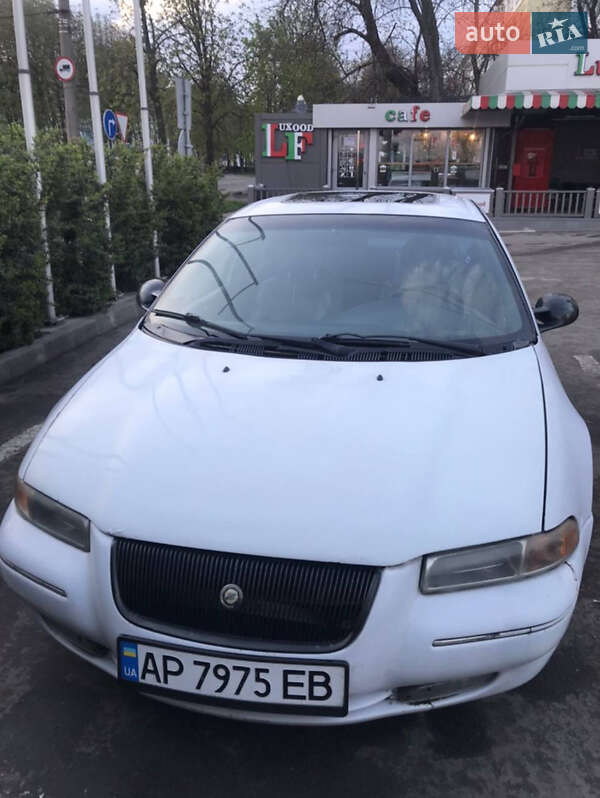 Седан Chrysler Cirrus 1994 в Кропивницком