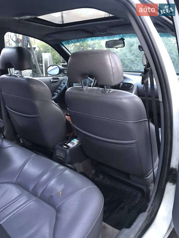 Седан Chrysler Cirrus 1994 в Кропивницком