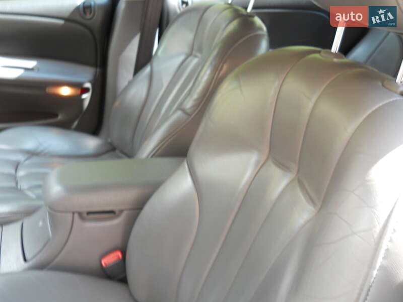 Седан Chrysler Concorde 2000 в Марганце