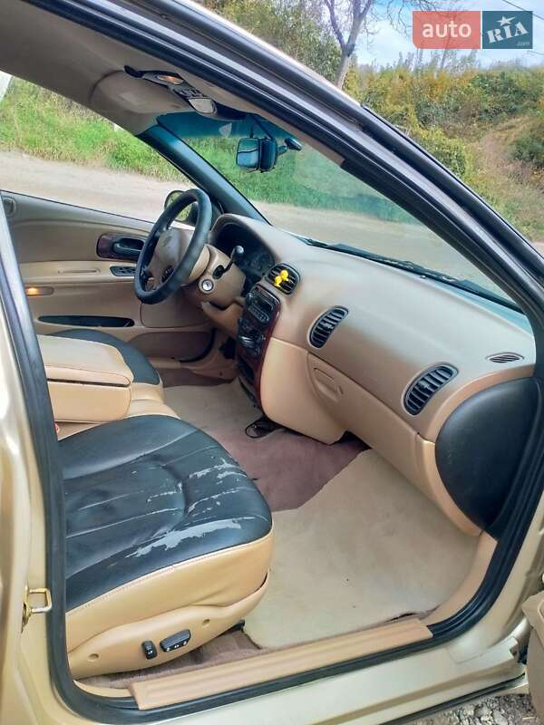 Седан Chrysler Concorde 1998 в Львове