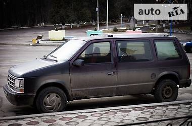Минивэн Chrysler Grand Voyager 1990 в 