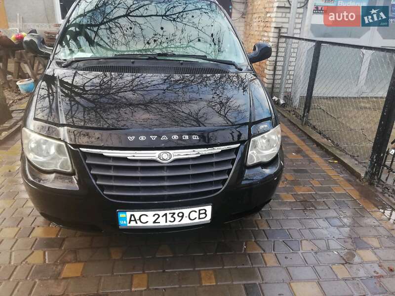 Минивэн Chrysler Grand Voyager 2004 в Нововолынске