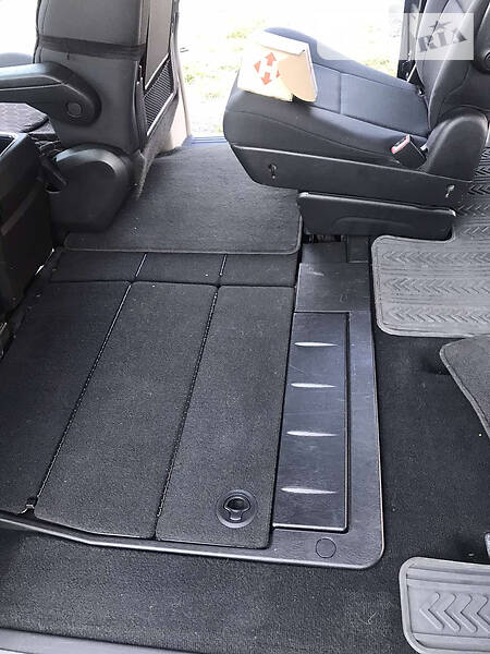 Минивэн Chrysler Grand Voyager 2009 в Долине