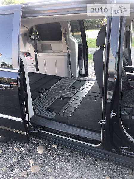 Минивэн Chrysler Grand Voyager 2009 в Долине