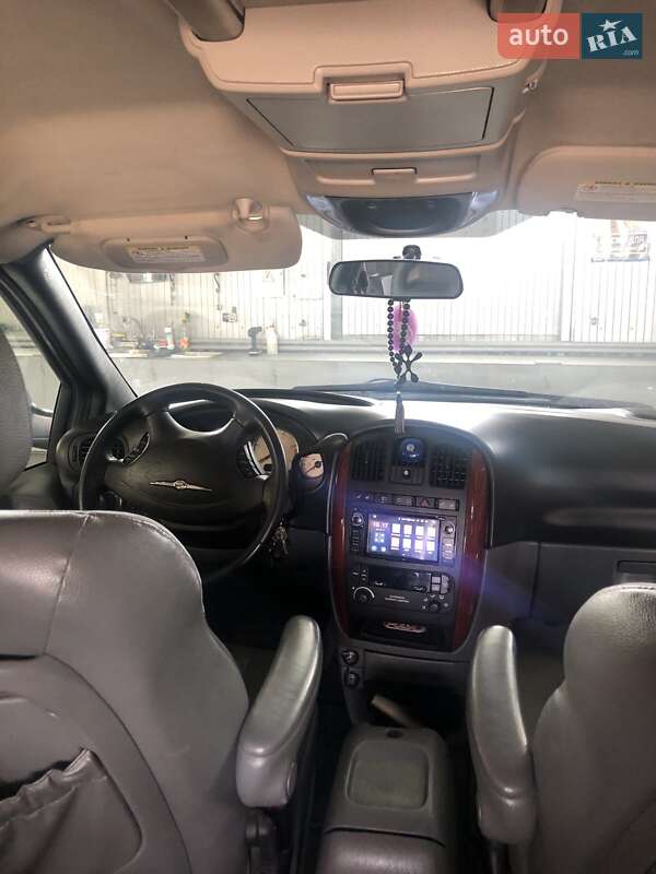 Минивэн Chrysler Grand Voyager 2006 в Звягеле