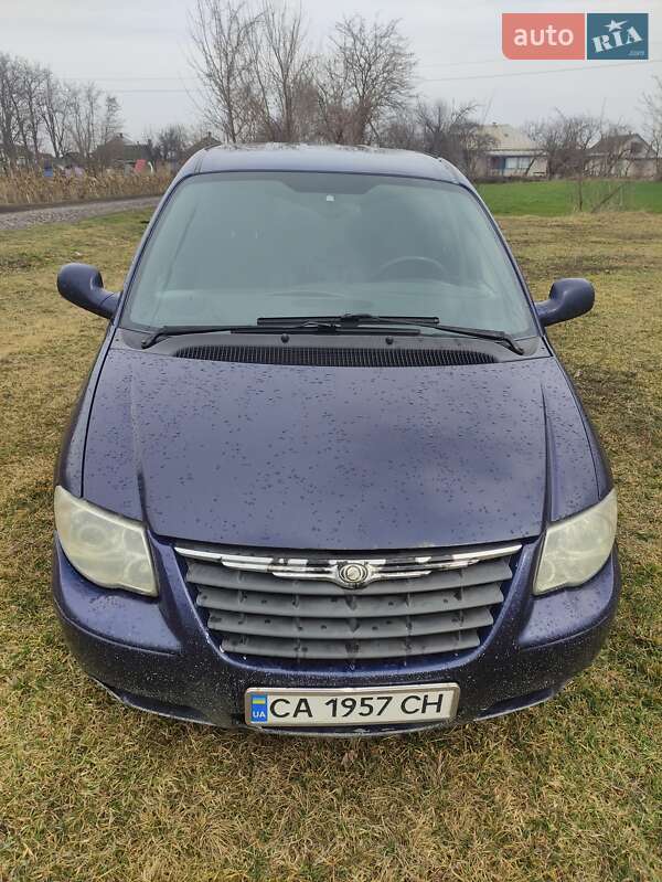 Минивэн Chrysler Grand Voyager 2006 в Чернобае