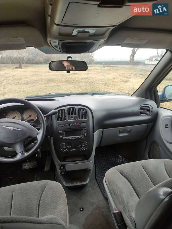 Минивэн Chrysler Grand Voyager 2006 в Чернобае