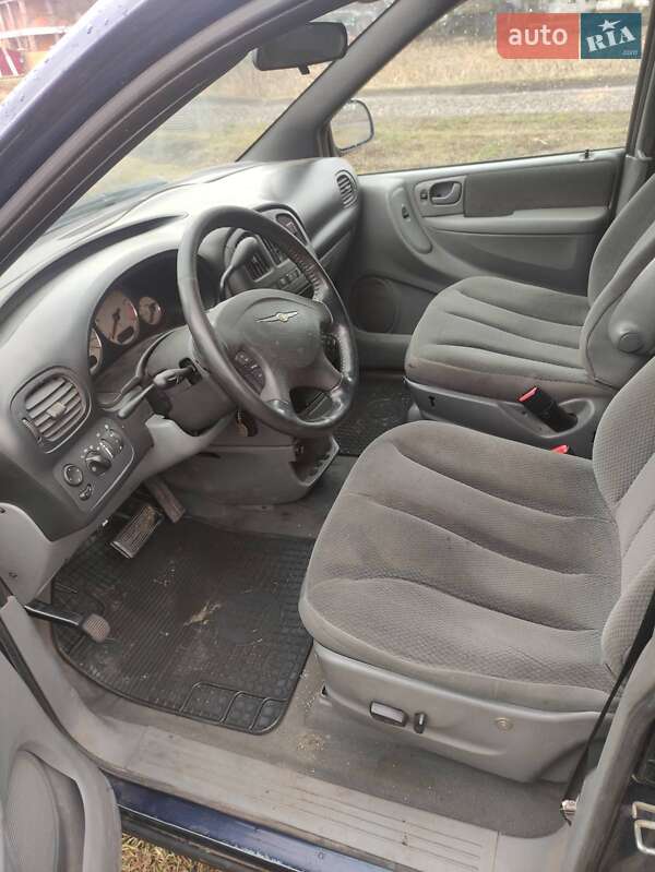 Минивэн Chrysler Grand Voyager 2006 в Чернобае