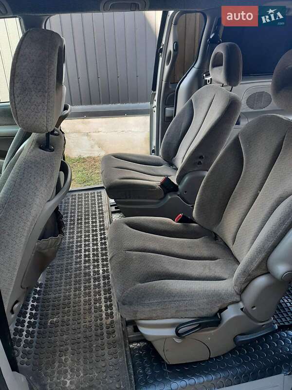 Минивэн Chrysler Grand Voyager 2002 в Мостиске
