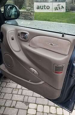 Минивэн Chrysler Grand Voyager 2001 в Кельменцах