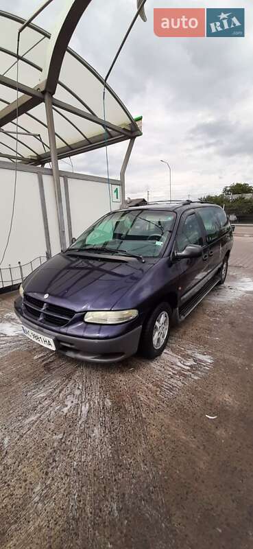 Мінівен Chrysler Grand Voyager 1998 в Нововолинську